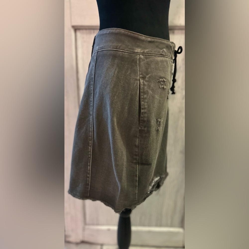 🌗🌗 Distressed Faded Mini Skirt by Hayden Los Angeles-NWT🌗🌗 - Picture 7 of 8